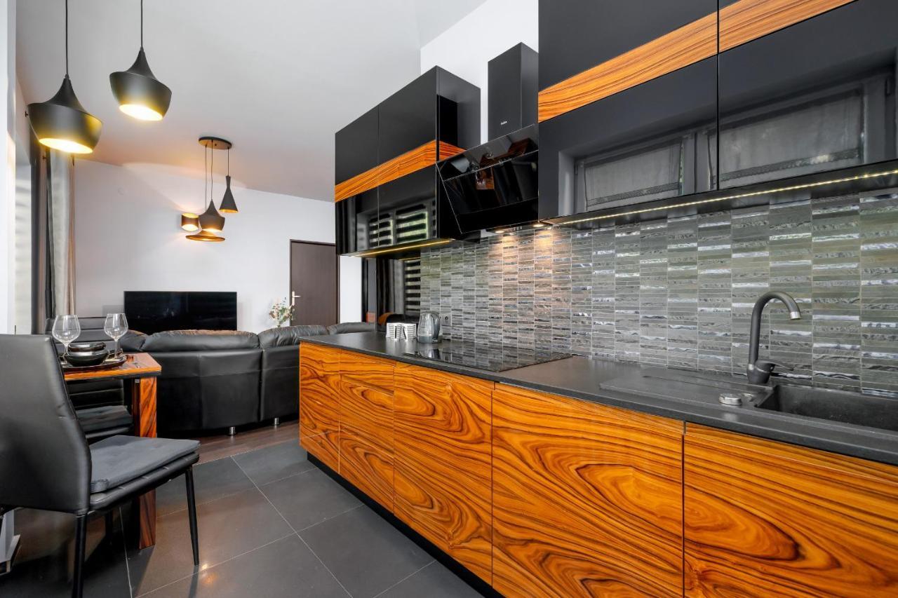 Stylish Korfantego Apartment Next To Spodek By Noclegi Renters Katoviçe Dış mekan fotoğraf